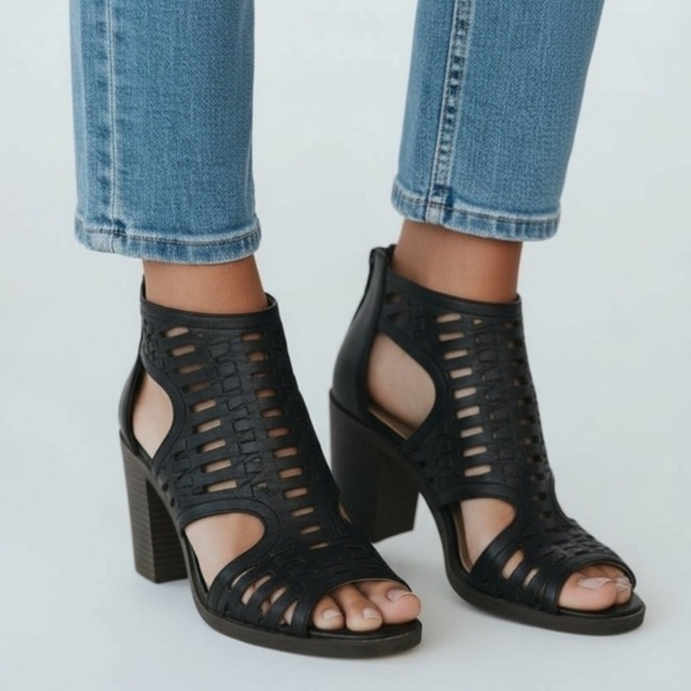 Maurices‎ Women 8.5 M Black Blaire Block Heeled Cutout Design Open Toe Sandal